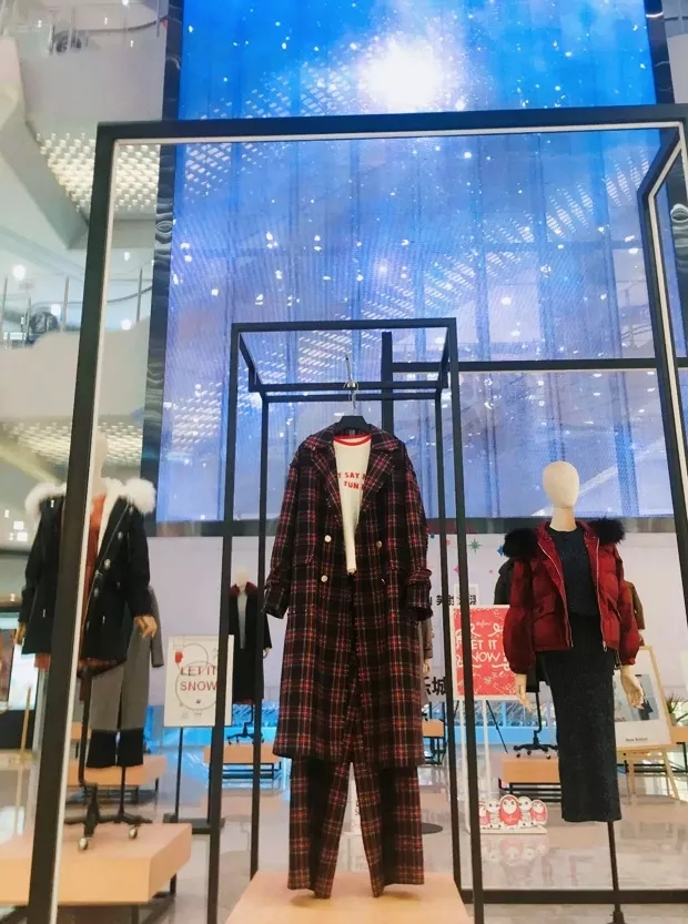這面3層樓高的壹品玉屏，帶火這座16萬(wàn)㎡購(gòu)物中心的線下?tīng)I(yíng)銷 7.webp.jpg