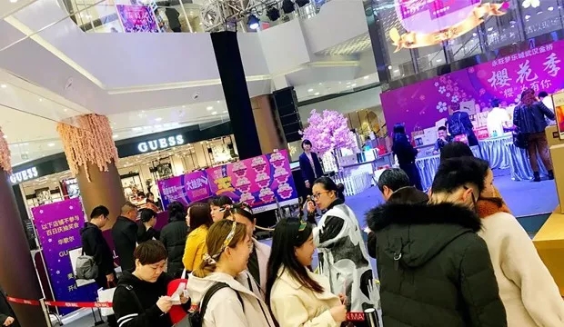 這面3層樓高的壹品玉屏，帶火這座16萬(wàn)㎡購(gòu)物中心的線下?tīng)I(yíng)銷 10.webp.jpg